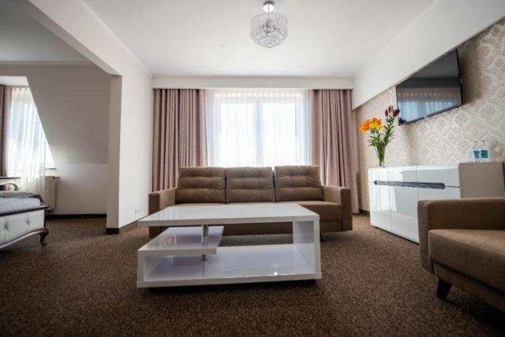 Hotel Palacowa Narol Kültér fotó