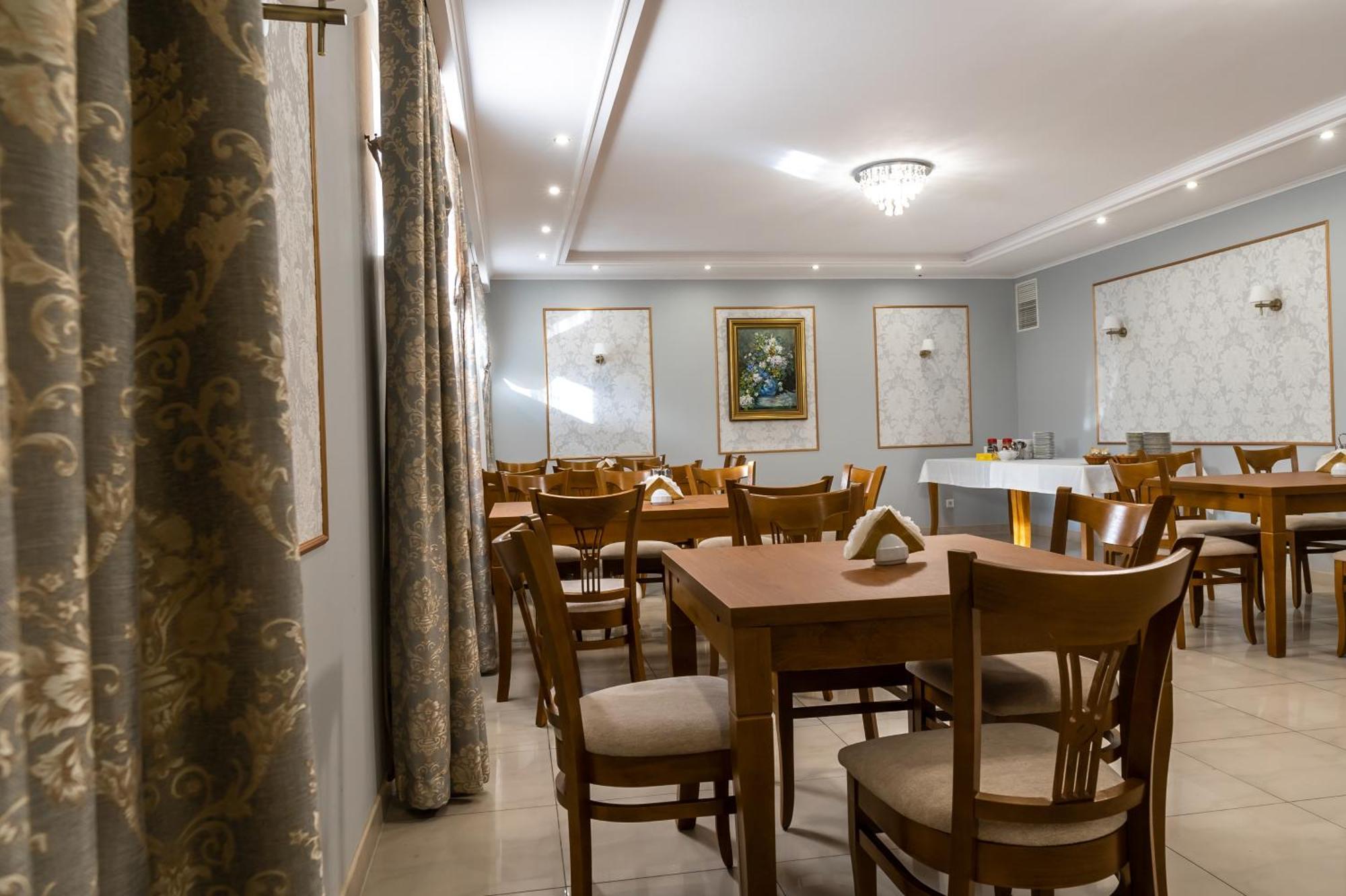 Hotel Palacowa Narol Kültér fotó
