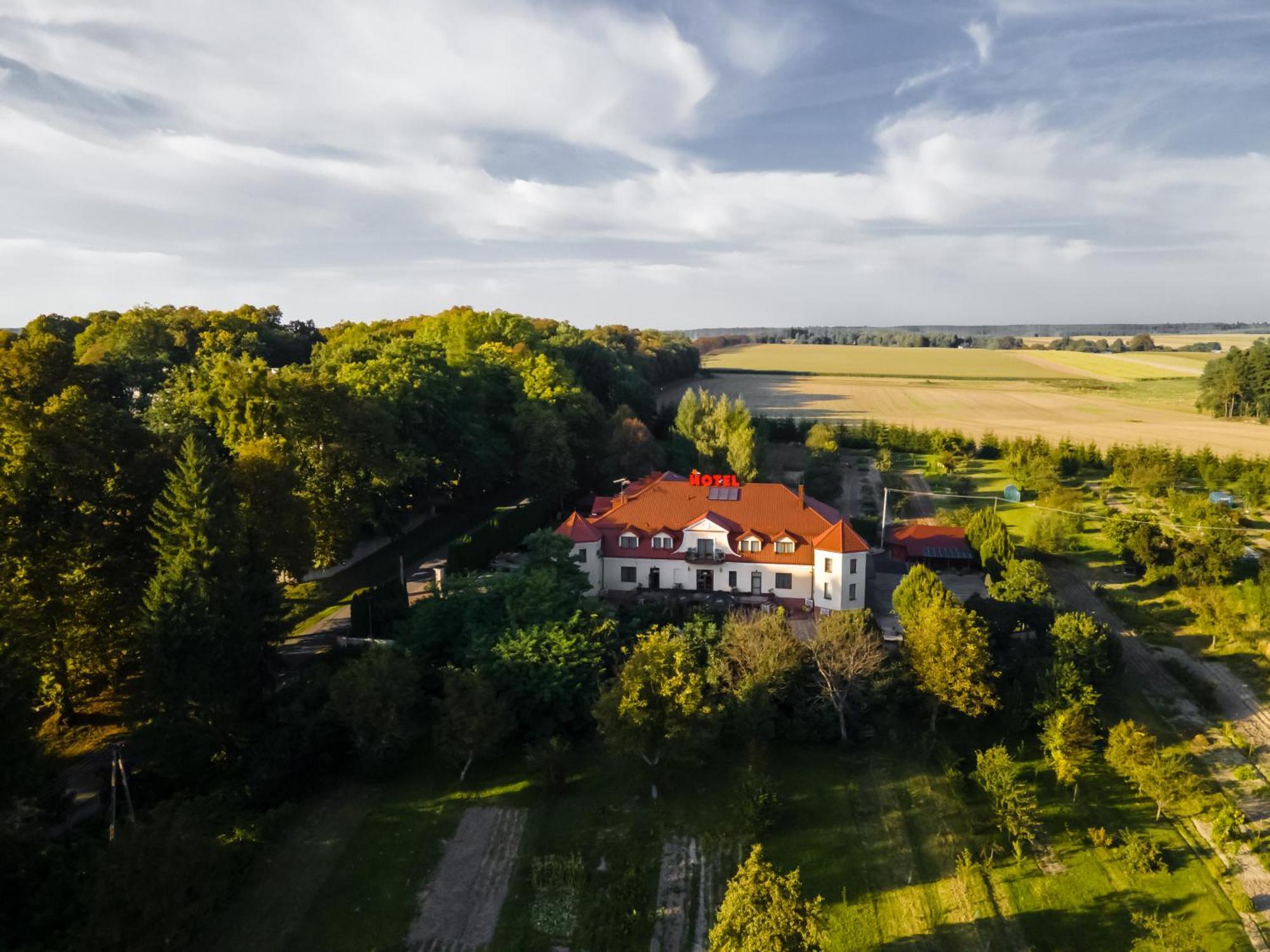 Hotel Palacowa Narol Kültér fotó