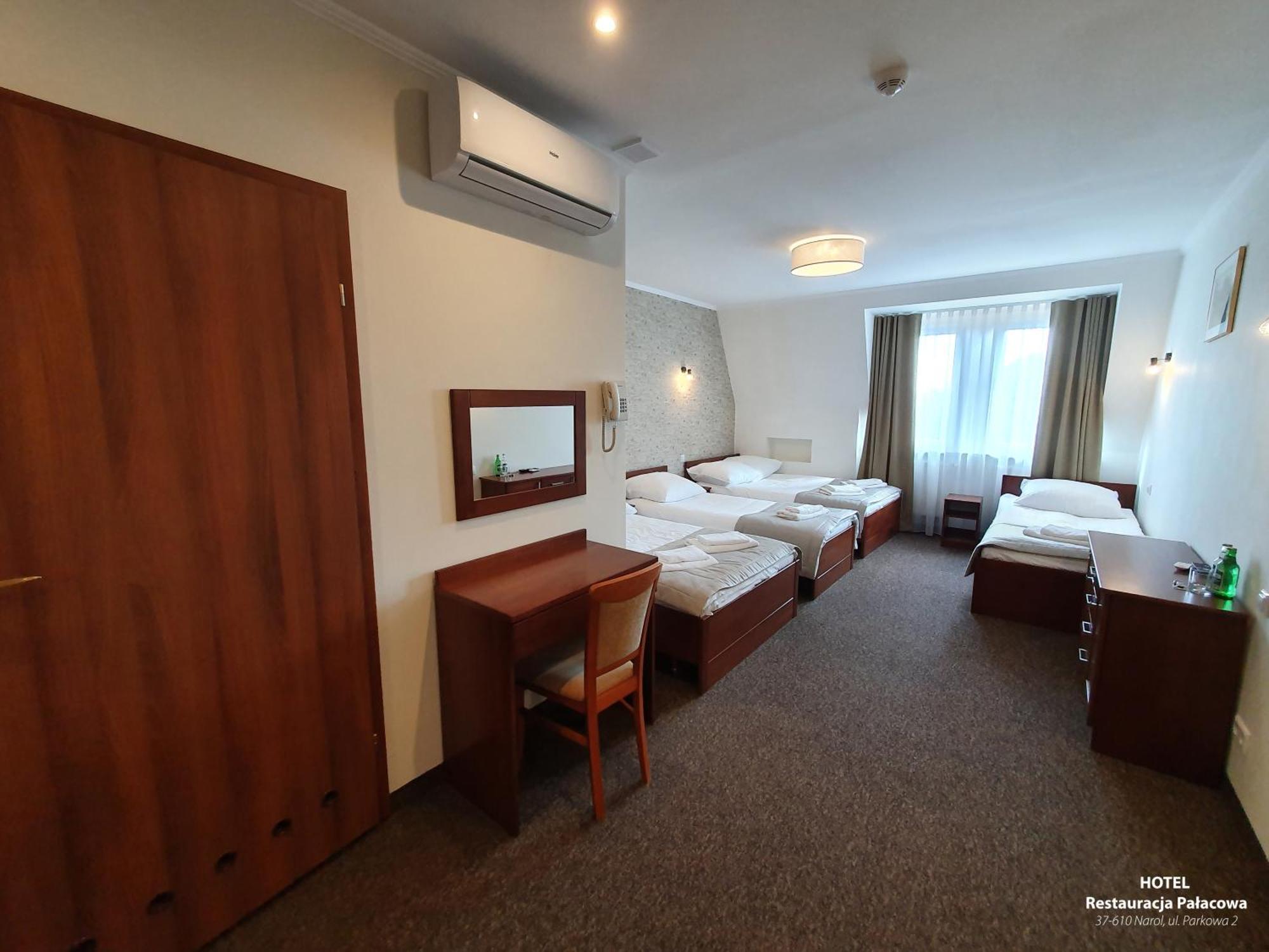Hotel Palacowa Narol Kültér fotó